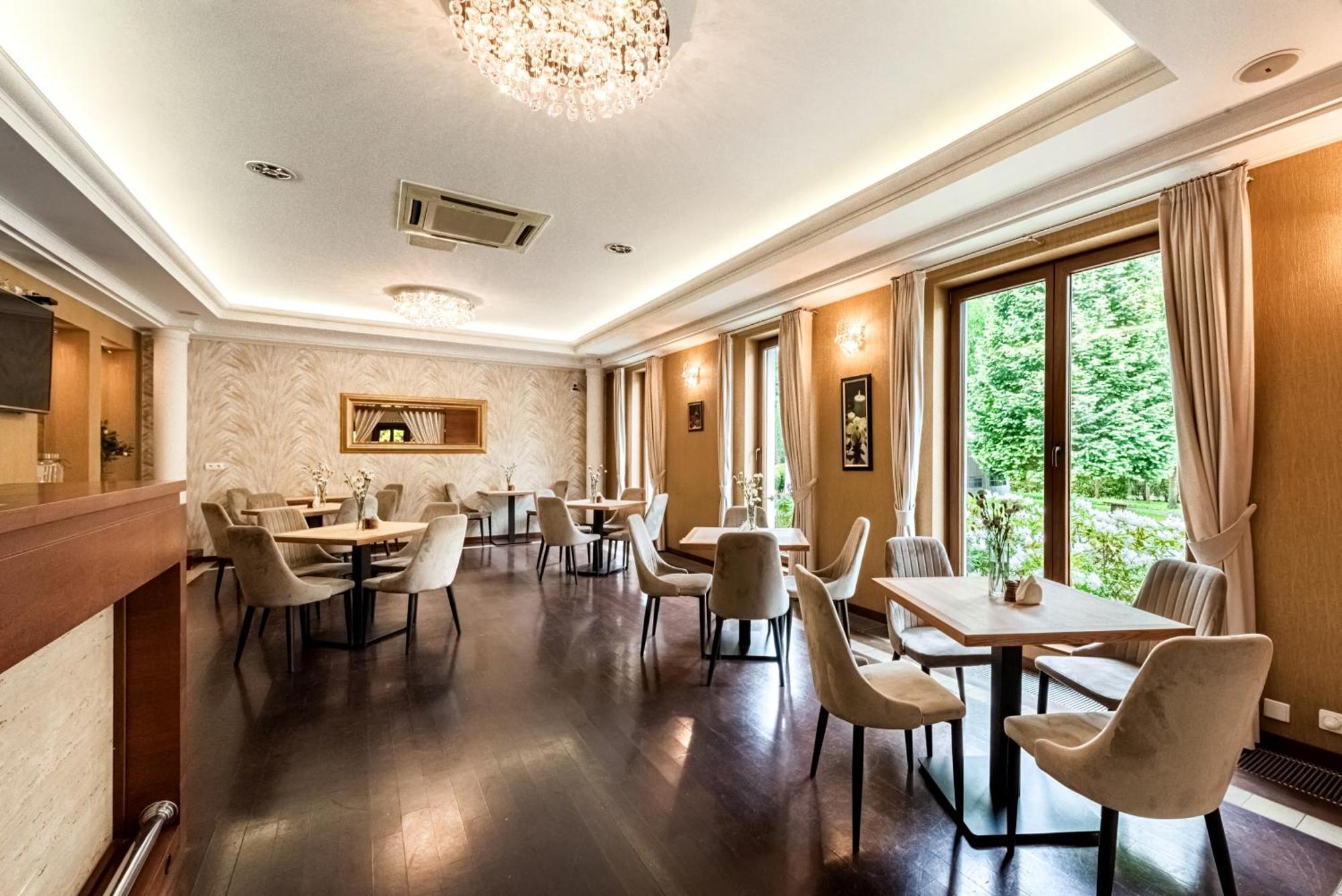 Hotel "Na Uboczu" Варшава Екстер'єр фото