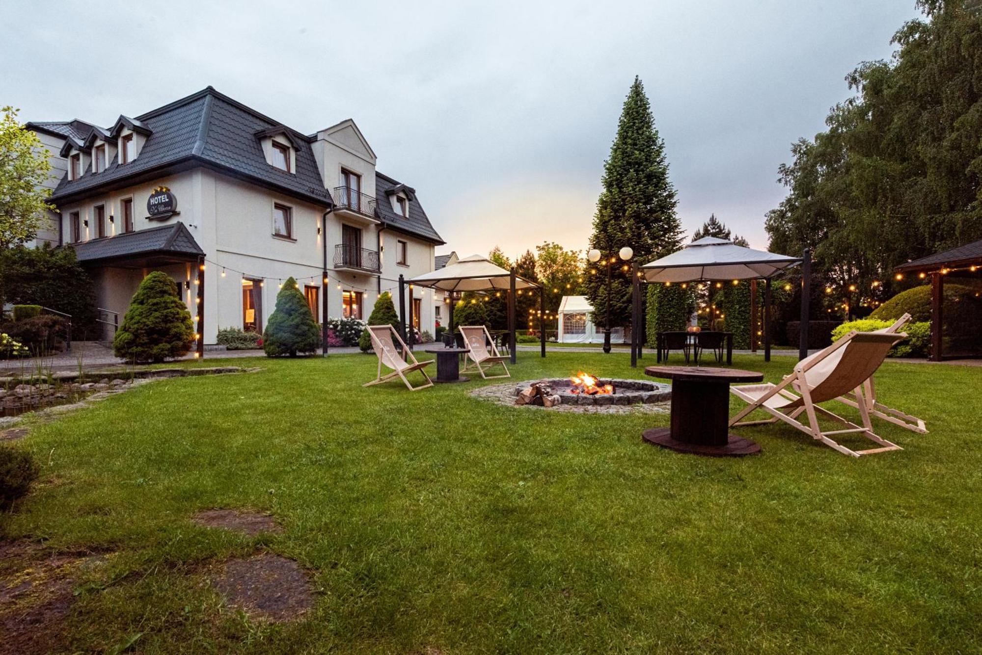 Hotel "Na Uboczu" Варшава Екстер'єр фото